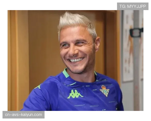 特写:贝蒂斯老将华金替补登场,创西甲最年长出场纪录 特写:贝蒂斯老将华金替补登场,创西甲最年长出场纪录